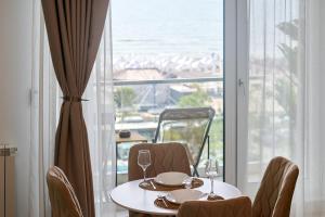 TGM Sunrise View - Infinity Pool & Spa Resort