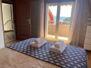 Loira ático con vistas al mar