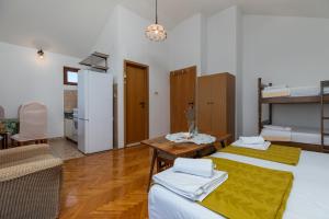 Apartments with parking space Marusici, Omis - 21608