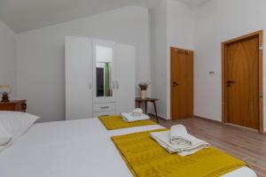 Apartments with parking space Marusici, Omis - 21608