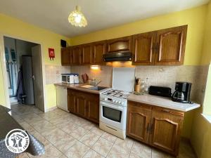 Maison rénovée avec piscine chauffée, jardin clos et Wi-Fi à Saint-Martin-des-Tilleuls - FR-1-426-355