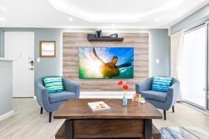 Fully Renovated 2BR and 2BA Near Waikiki Beach with Parking