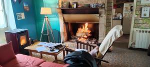 chambre chez lhabitant ,bleue, maison ancienne
