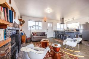The Raven House - Renovated Homestead Cabin