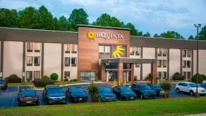 La Quinta Inn & Suites by Wyndham Fayetteville I-95 - Waycross