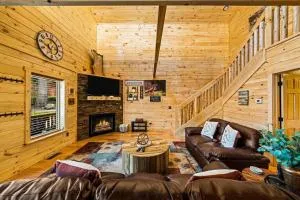 LUXURY 4BR Cabin in Gatlinburg with Views Hot Tub with Private Deck Game Room Most Popular Coffee Bar Perfect for Family Getaway Tennis Courts Infant Crib and Karaoke System - 皮特曼中心