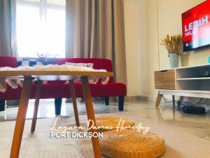Laguna Damai Homestay PD - 3BR, Near Beach, Pool, Astro, Netflix, WiFi