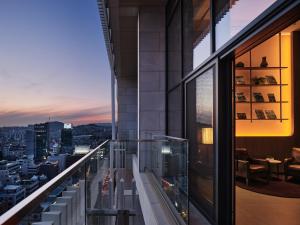 Phòng Nhỏ U – Được Vào Phòng Chờ (Cabin U - Lounge Access)