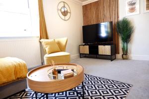 Modern 2-Bed Duplex - 10 Mins to City Centre