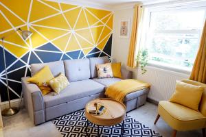 Modern 2-Bed Duplex - 10 Mins to City Centre