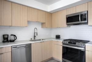 West LA 1br w rooftop gym nr restaurants LAX-1103