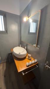 Elaiocampus luxury house