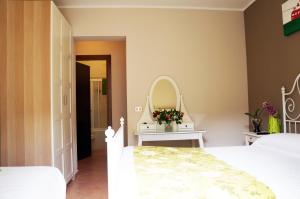 Alexander Rooms