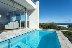 Salty Kiss I Private Properties