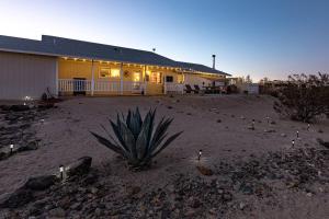 The Ranger Station plus Club House with Hot Tub