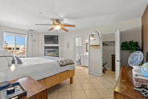 The Ranger Station plus Club House with Hot Tub