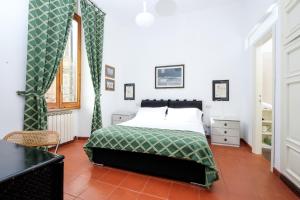Trastevere Charming Retreat on Cobblestone Street