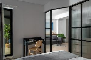 North by Urbanesq Cortina A