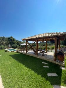 Paralia Homes cheerful 2 bedroom with pool, unit #1