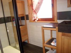 Chalets Chalet Crest-Voland, 6 pieces, 8 personnes - FR-1-733-37 : photos des chambres