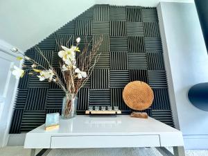 Fantastic 2-Bed House with Parking - Hosted by Hutch Lifestyle