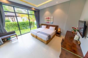 Emerald Garden Retreat