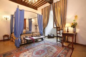 Hotels Chateau Chapeau Cornu : photos des chambres