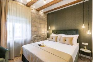 Old town vibes for 2, luxury room with sea view