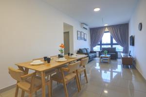 Lovely 3-bedroom w pool 7 pax - Jalan Cheras