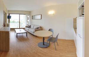 Appart'hotels Residence Les Chenes : Appartement avec Terrasse (Chambre Double)