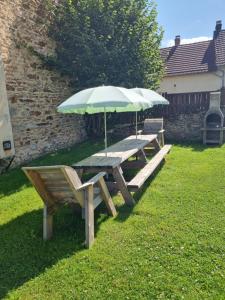 Maisons de vacances Meadow View Gites, Janaillat, Creuse, France, 23250 : photos des chambres