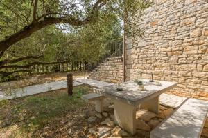 Holiday house ANNA, near the beach with huge private garden 
