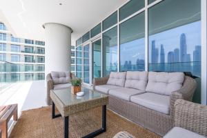 Elegant seaside living 3-bedroom Emaar Beachfront by Suiteable
