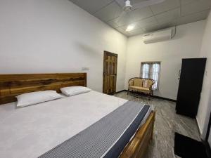 Aara Holiday Home