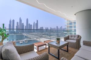 Elegant seaside living 3-bedroom Emaar Beachfront by Suiteable