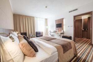 Twin Room - Disability Access room in Business Hotel Astrum Laus
