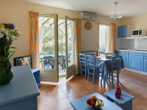 Maisons de vacances Provencal-style maisonette with large communal pool : photos des chambres