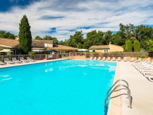 Maisons de vacances Provencal-style maisonette with large communal pool : photos des chambres