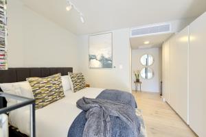 Tokyo Studio with Balcony - Book 4 & Get 5th Night FREE