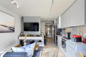 Tokyo Studio with Balcony - Book 4 & Get 5th Night FREE