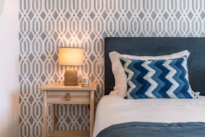 BONFIM LIVING - Great location, al fresco dining and free private parking