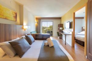Golden Avenida Family Suites 4*