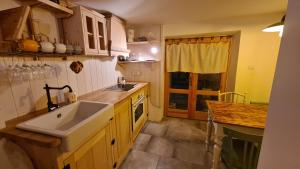 Amorino Cres - Old Town House