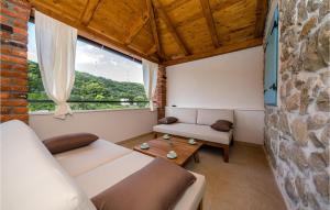 4 Bedroom Beautiful Home In Mundanije 