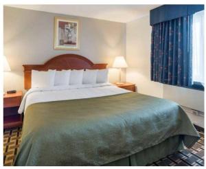 King Room - Accessible/Non-Smoking room in Quality Inn Savage