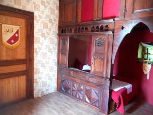 Sejours chez l'habitant Logis de La Meschaussee, dans donjon du XIe siecle : photos des chambres