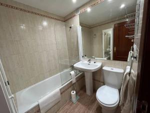 Marbella Piso en casco junto a playa Piscina in summer season