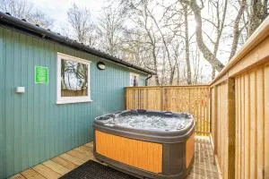 Gorse Lodge 9 with Hot Tub - Belladrum