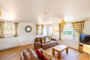 Gorse Lodge 9 with Hot Tub