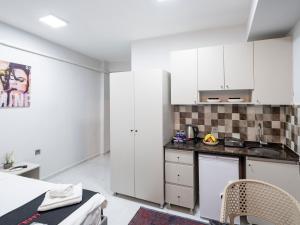 The Red Tent Suite 23